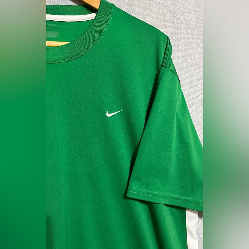 Nike Men's Green and White Short Sleeve Tee - Picture 4 of 7
